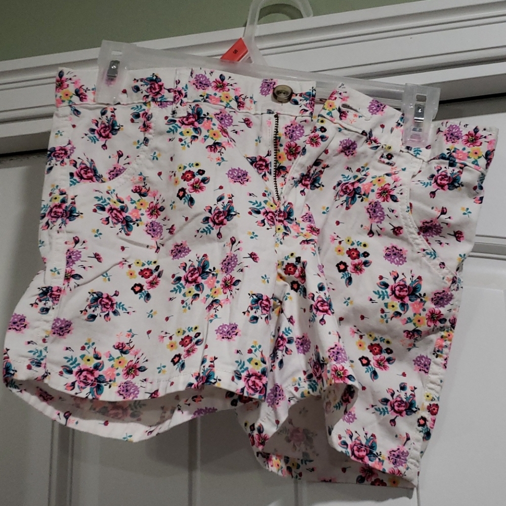 White shorts w/ flowers